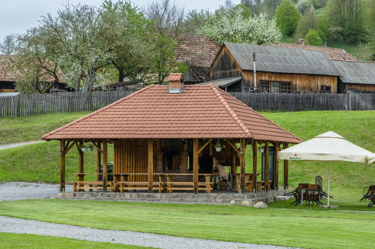 Biotour Camping & Restaurant Ghimeş-Făget المظهر الخارجي الصورة